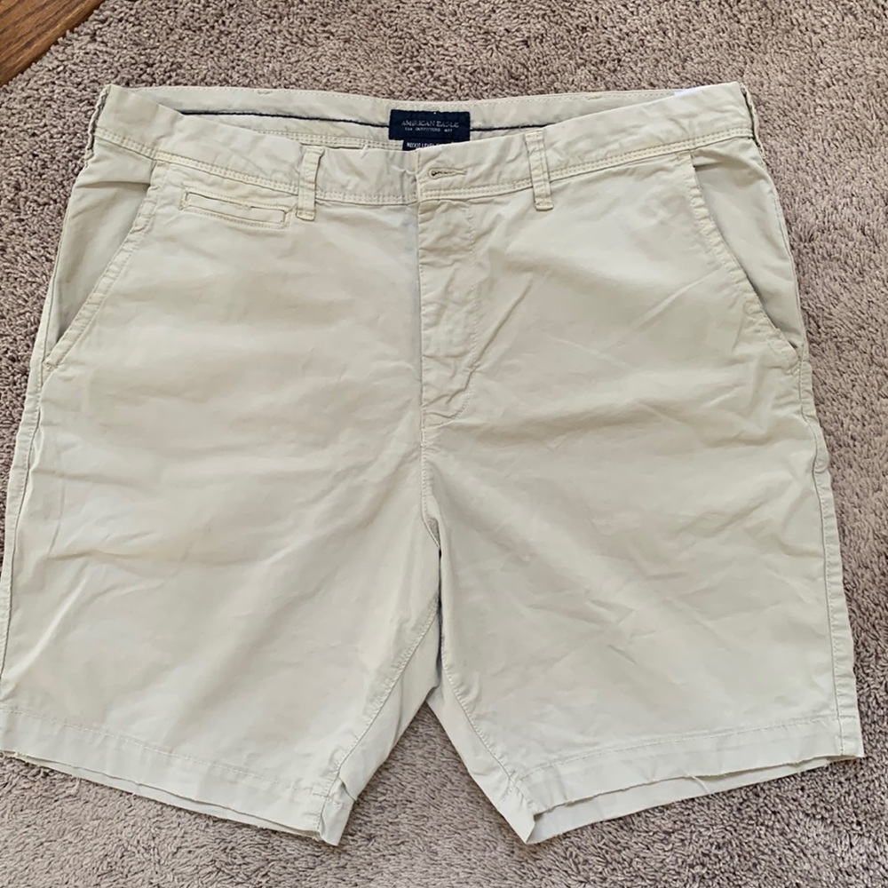 Never worn size 38 men’s khaki shorts